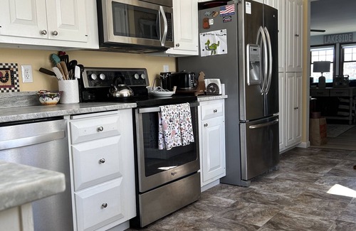 Dale House | Lakeside home available for your family vacations in a quite neighborhood.