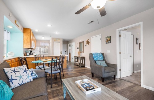 Indian Point Condo | Lakeside Laziness - 2BR | Lake, Deck, SDC, Trails