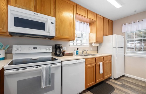 Indian Point Condo | Lakeside Laziness - 2BR | Lake, Deck, SDC, Trails