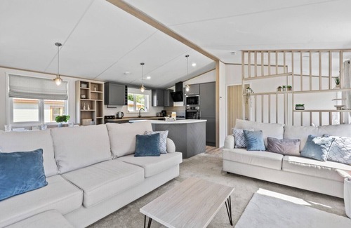 Earle House | Lakeside Lodge - North East Escapes