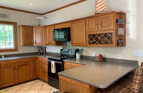 Henrico House | Lakeside Log Cabin - Sleeps 12, Boathouse, Sandy Beach, Lush Yard