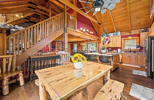 Dry Ridge House | Lakeside Log Home, Private Dock, Kayaks, Near Ark!