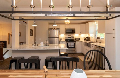 Romulus House | Lakeside Lookout: Gorgeous Seneca Lake Views Right Off Wine Trail!