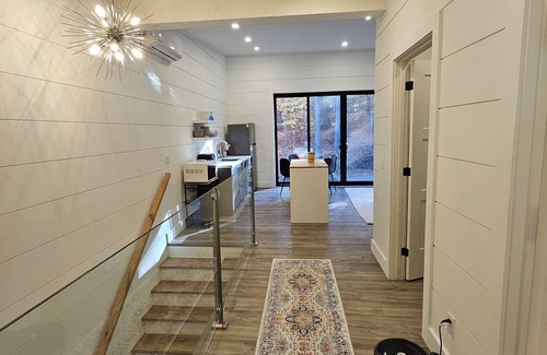 Armour Cottage | LAKESIDE MELODY - WHERE NATURE AND LUXURY BLENDSn6 Bedrooms-3.5 Baths Sleeps 15