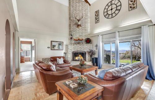 Canyon Lake House | Lakeside Overlook