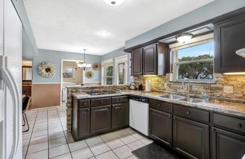 Canyon Lake House | Lakeside Overlook