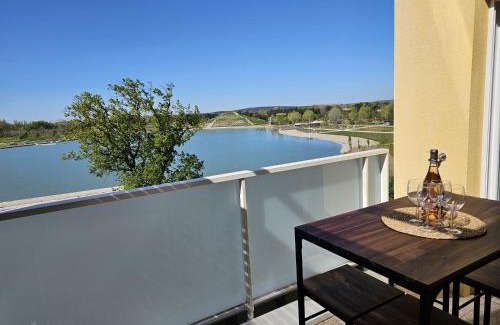 Monteux Apartment | Lakeside Provence - Appartement classé 4 étoiles, Vue sur le lac, Parking sous-sol, double clim