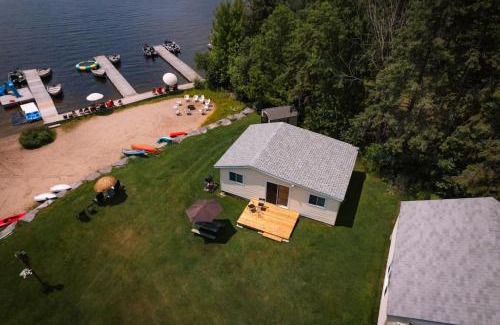 Magnetawan House | Lakeside Retreat #1 - Maijac Resort & Marina