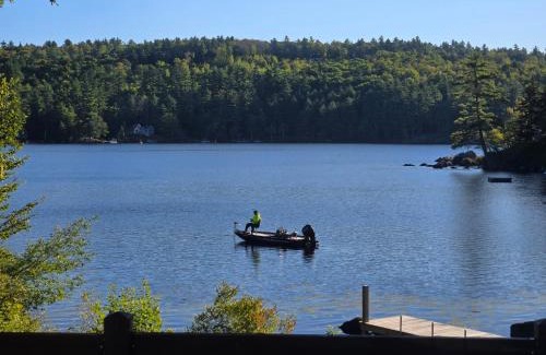 Stoddard House | Lakeside Retreat 2hrs from Boston