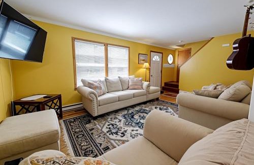 Stoddard House | Lakeside Retreat 2hrs from Boston