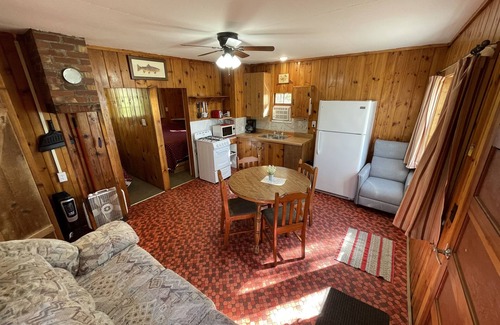 Nevis House | Lakeside Retreat - Cozy Cabin 2 at Green Valley Resort