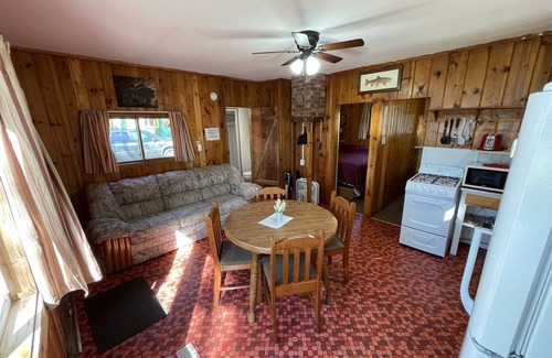 Nevis House | Lakeside Retreat - Cozy Cabin 2 at Green Valley Resort