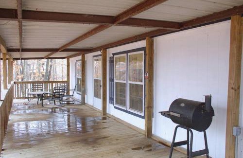 Quitman House | Lakeside Retreat