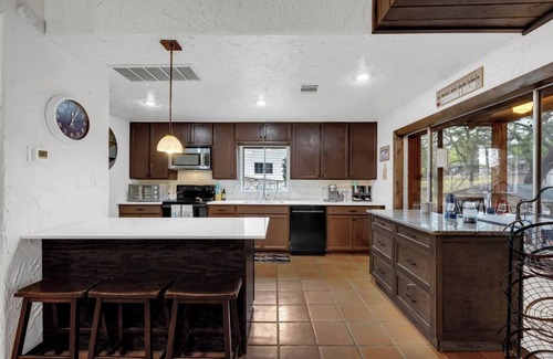 Kingsland House | Lakeside Rock house on Lake LBJ!