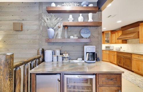 Lake Ariel Ski Chalet | Lakeside Villa – Lakefront Luxury in The Hideout/5BR, 3BA, Sleeps 13