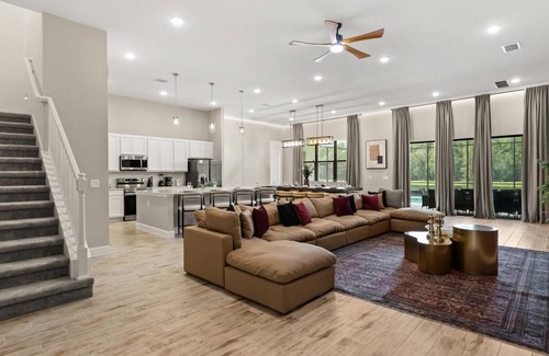 Kissimmee House | Lakeside Villa with Pool, BBQ, Cinema & Games Room
