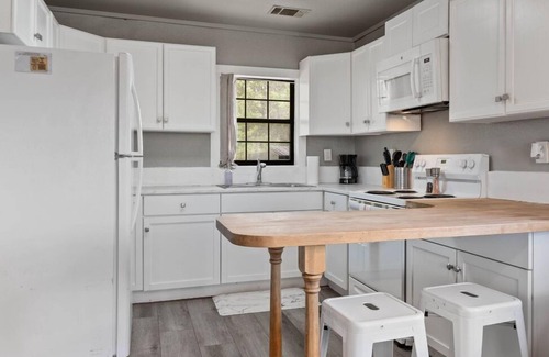 Leander Cabin | LakeTravis Bungalow8