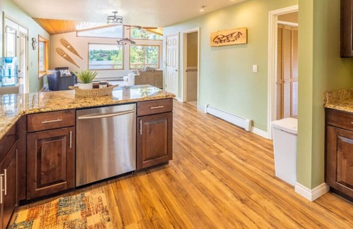 Ridgeway Cabin | Lakeview 3-Bedroom Cabin