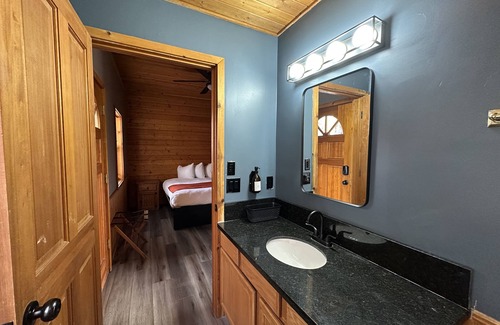 Canyon Lake Resort | Lakeview Cabin F