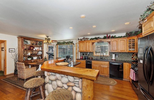 Big Bear Lake Cabin | Lakeview Escape by Destination Big Bear : Air Conditioning! Luxury! Pool Table! Pet Friendly! Great Yard! Master Suite!