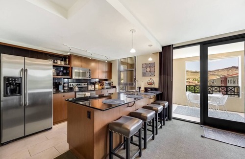 Lake Las Vegas Condo | Lakeview Haven: Unwind with Panoramic Serenity