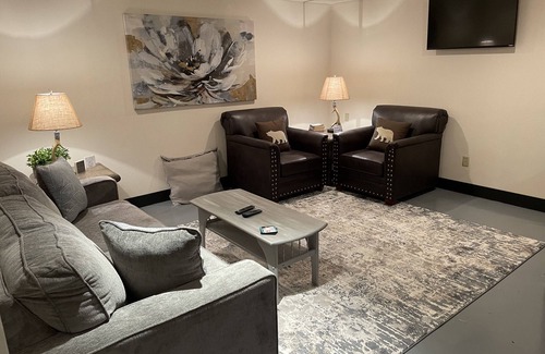 Dandridge Apartment | Lakeview, historic Dandridge "Bear Hug"