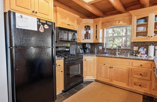 Boulder Bay Cabin | Lakeview Lodge - Across the street from the lake, Log Cabin, Arcade Game ,Lake Views ,NatlForest