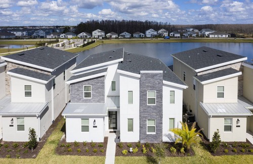 Kissimmee Villa | Lakeview Luxury Villa with Everything!