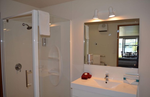 Wanaka Hotel | Lakeview Motel