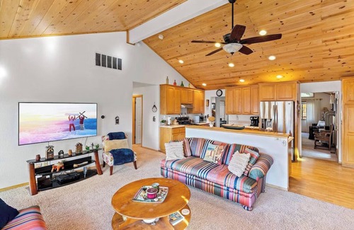 Boulder Bay Cabin | Lakeview Retreat with Great Lake View patio, pet friendly, lots of space!
