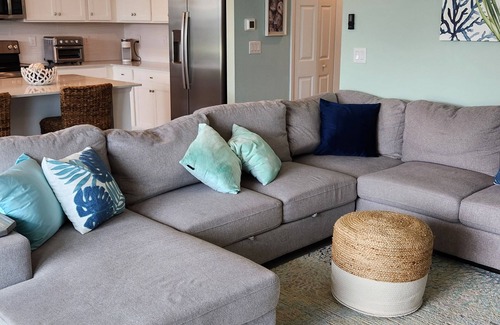 Lakewood Ranch Condo | Lakewood National - amenity filled golfing community! Pet friendly