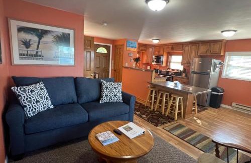 Middlebury House | Lakin' It Easy