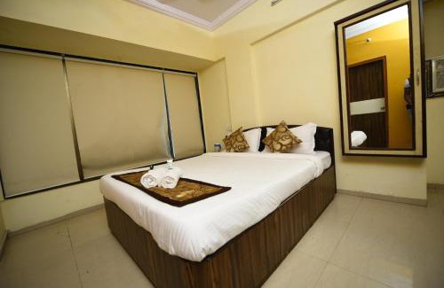 Lokhandwala Complex Hotel | Lalsai Residency Andheri
