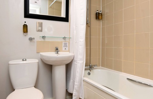 Llanwenarth Hotel | Lamb & Flag