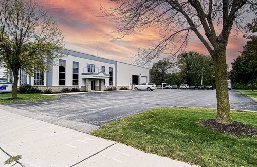 Green Bay Apartment | Lambeau Field and the entertainment district all less than a mile walk!