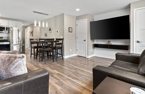 Green Bay House | Lambeau View from Living Room! 1220