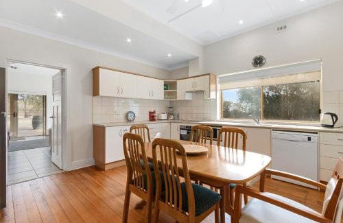 Angaston House | Lambert Estate Retreat