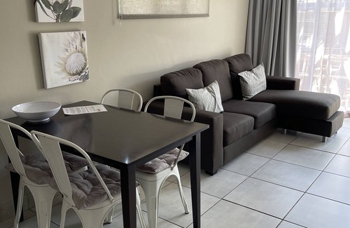 Kempton Park Bed & Breakfast | L’Amorie, stylish, secure & safe, 10 min to OR Tambo international