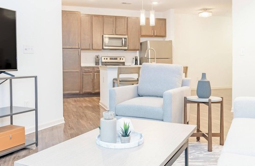 San Marco Apartment | Landing | Amazing 1BD, Gym, Pool