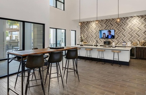 San Marco Apartment | Landing | Amazing 1BD, Gym, Pool