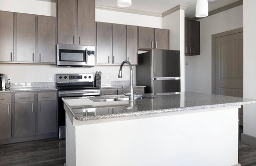 Manor Apartment | Landing | Amazing 1BD, Clubhouse, Gym