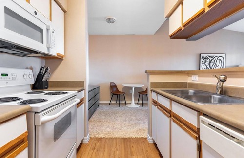 Fort Worth Apartment | Landing | Amazing 1BD, Gym, Pool