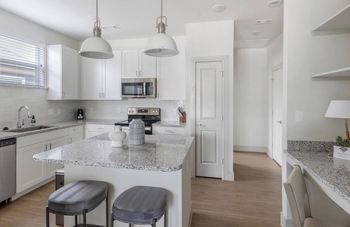 Tarrant County Apartment | Landing | Amazing 2BD, Pool, Gym
