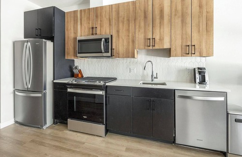 Englewood Apartment | Landing | Amazing Studio, Rooftop Lounge, Gym