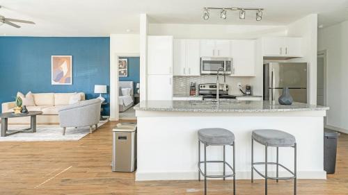 Waller Apartment | Landing Apartments - Waller