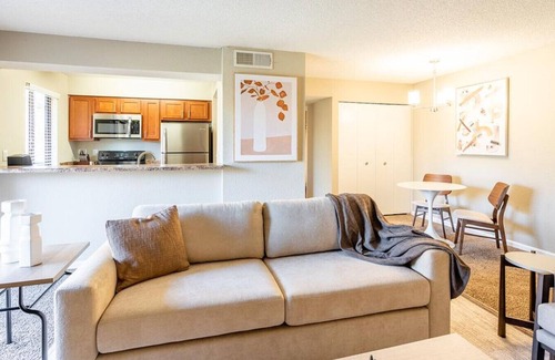Overland Park Apartment | Landing at Casa de Fuentes - 1 Bedroom in Casa De Fuentes