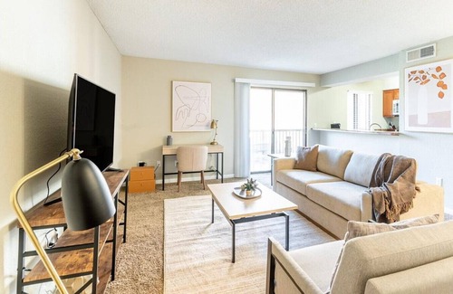 Overland Park Apartment | Landing at Casa de Fuentes - 1 Bedroom in Casa De Fuentes