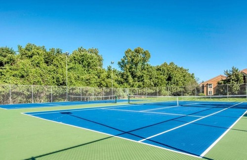 Overland Park Apartment | Landing at Casa de Fuentes - 1 Bedroom in Casa De Fuentes