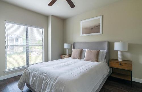 Katy Apartment | Landing at Falcon at Grand Harbor - Katy