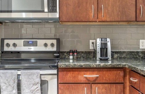 Greenway Plaza-Upper Kirby Apartment | Landing at The Metropole - 1 Bedroom in Greenway/Upper Kirby Area